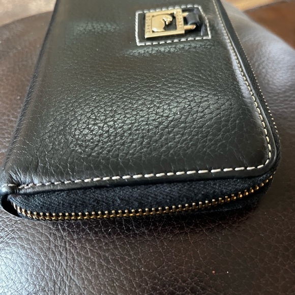 EUC Authentic Dooney&Bourke pebbled leather zip around wallet - Picture 3 of 5
